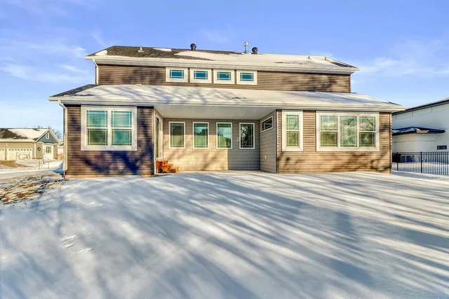 $800,000 | 3521 Grandwood Drive North, Fargo, ND 58102