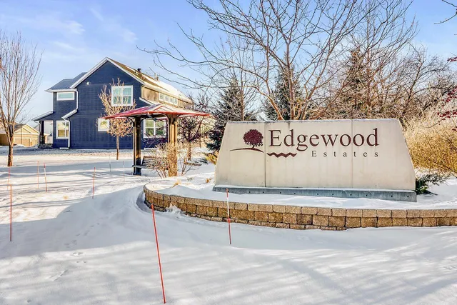 $800,000 | 3521 Grandwood Drive North, Fargo, ND 58102