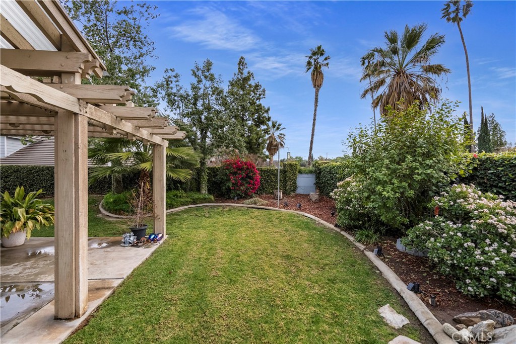 2176 Glenview Terrace Riverside, CA 92506 - Photo 27 of 36 a view of a backyard with potted plants