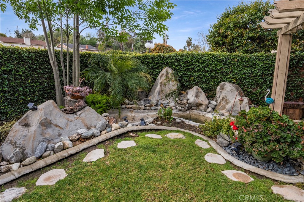 2176 Glenview Terrace Riverside, CA 92506 - Photo 29 of 36 a view of a swimming pool with sitting area