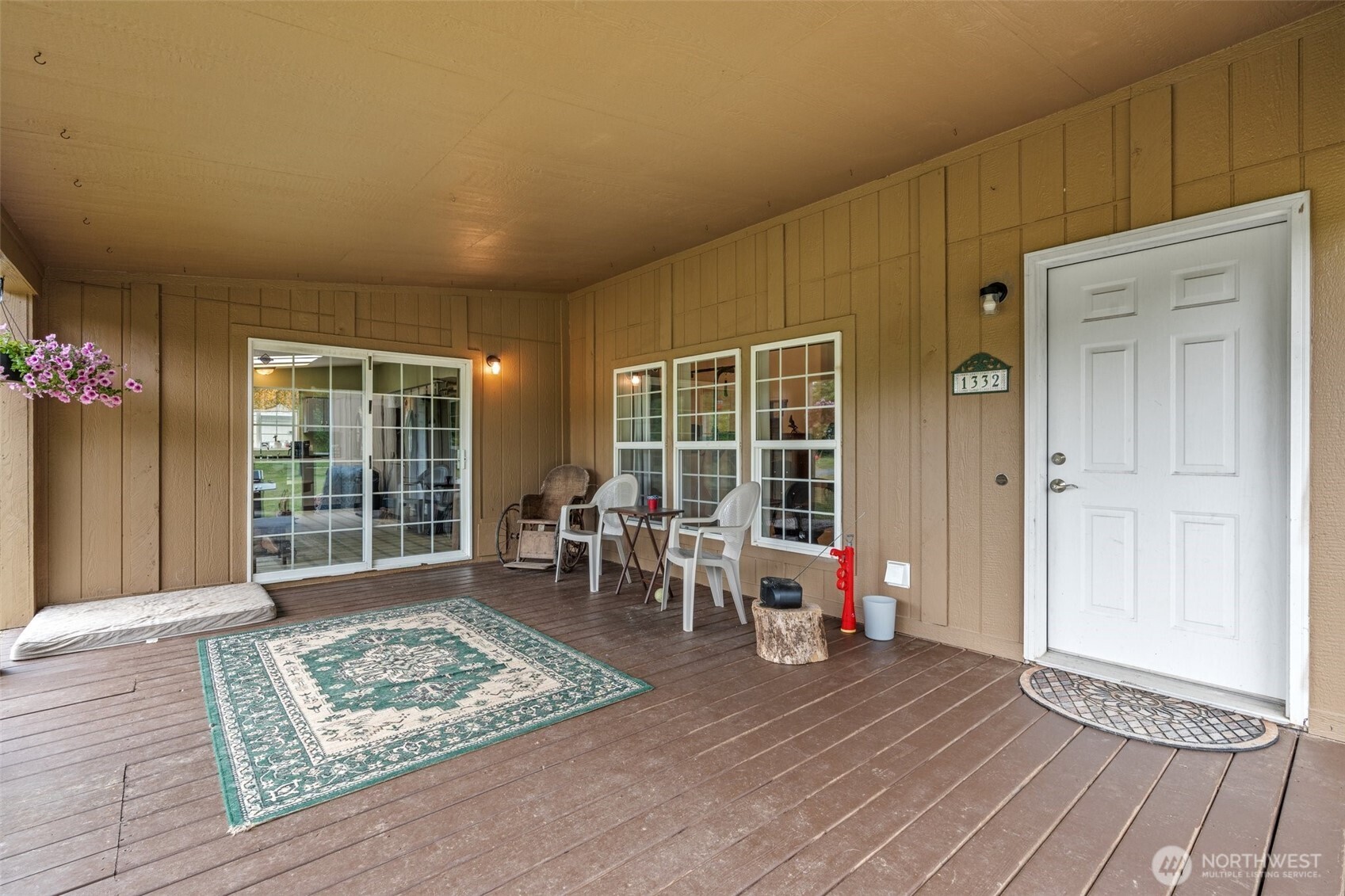 1332 Centralia Alpha Road Chehalis, WA 98532 - Photo 11 of 40 a view of a livingroom with wooden floor and furniture