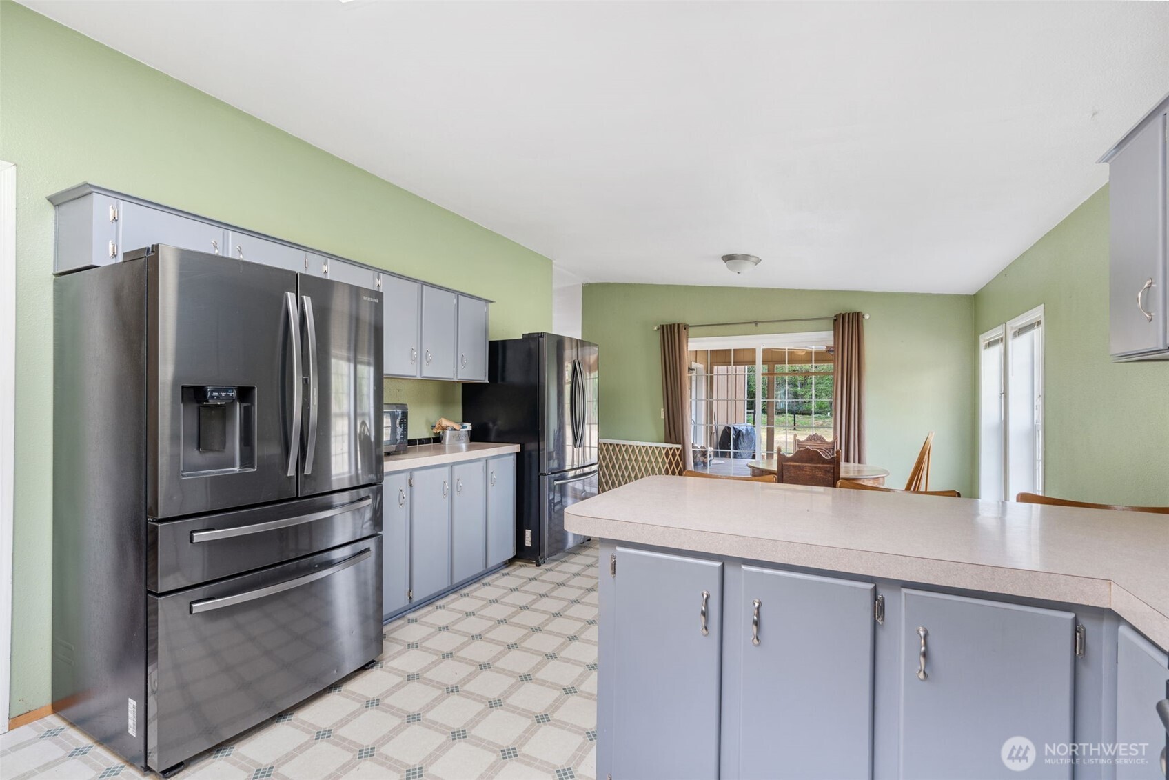 1332 Centralia Alpha Road Chehalis, WA 98532 - Photo 24 of 40 a kitchen with granite countertop a refrigerator and a sink