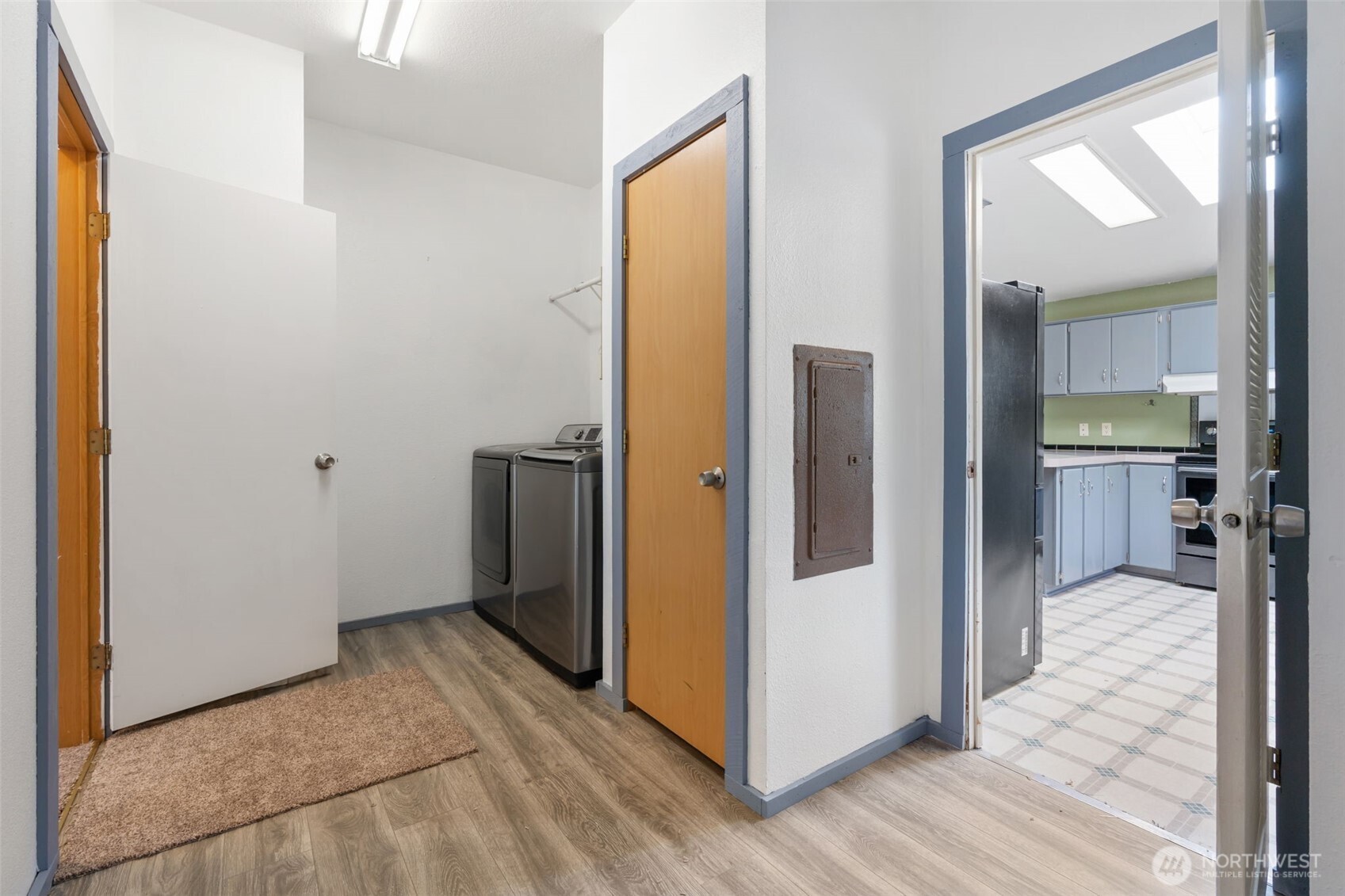1332 Centralia Alpha Road Chehalis, WA 98532 - Photo 26 of 40 a view of a hallway with wooden floor and closet area