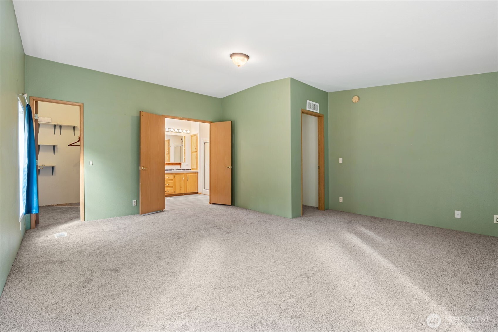 1332 Centralia Alpha Road Chehalis, WA 98532 - Photo 29 of 40 an empty room with closet and windows