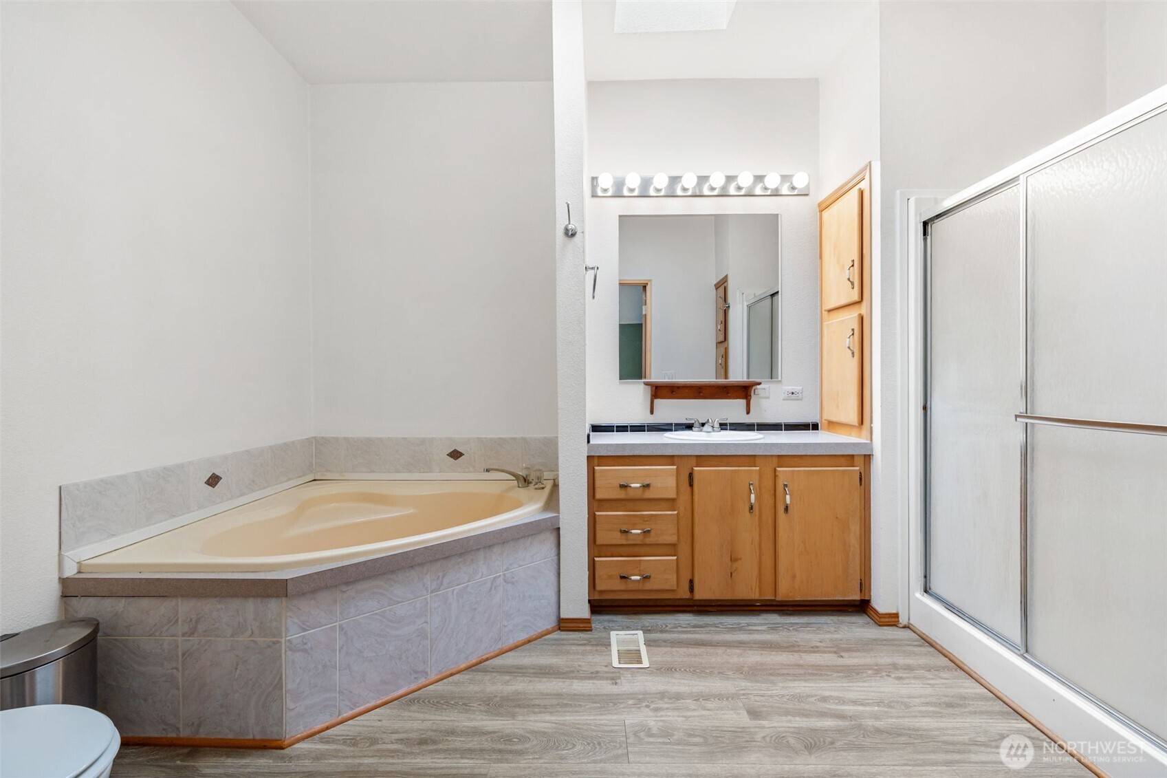 1332 Centralia Alpha Road Chehalis, WA 98532 - Photo 32 of 40 a spacious bathroom with a tub sink and mirror