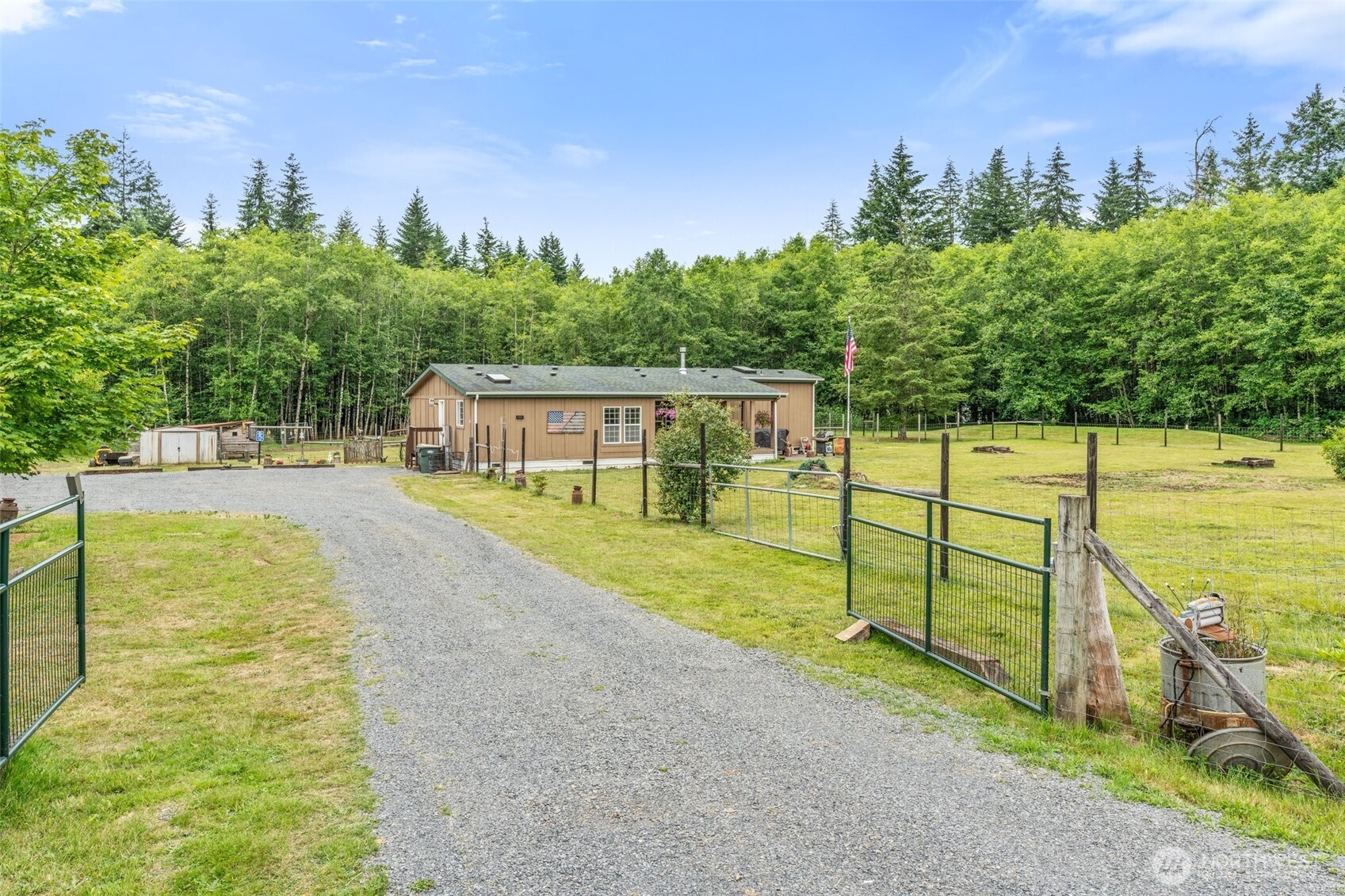 1332 Centralia Alpha Road Chehalis, WA 98532 - Photo 6 of 40 a view of a house with backyard and a area