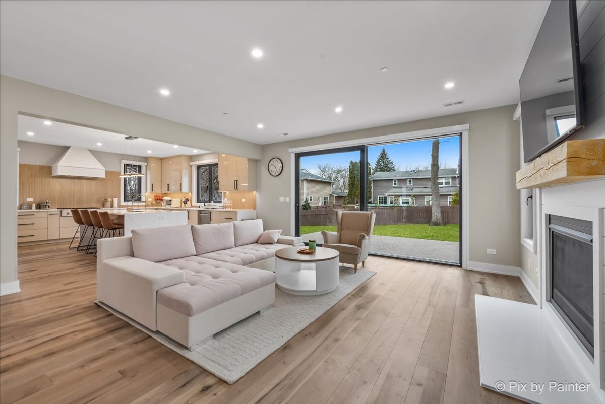 154 Oak Street Lake Zurich, IL 60047 - Photo 8 of 32