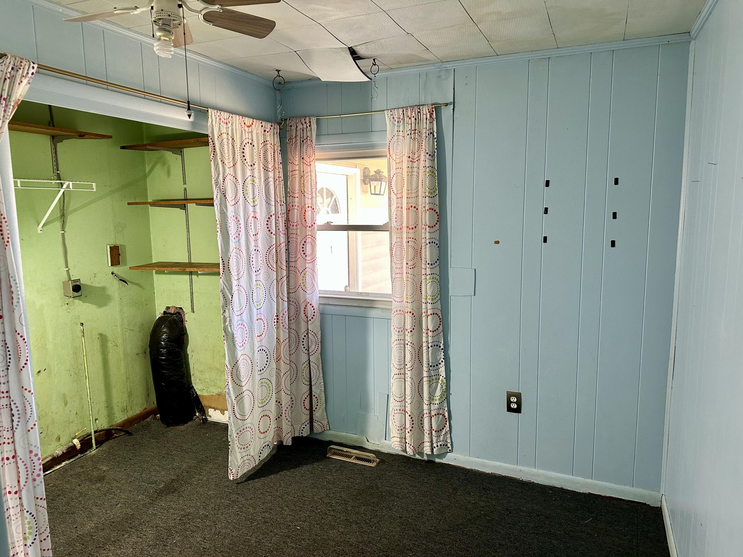 685 Puckett Road Irvine, KY 40336 - Photo 20 of 35 Large utility room!