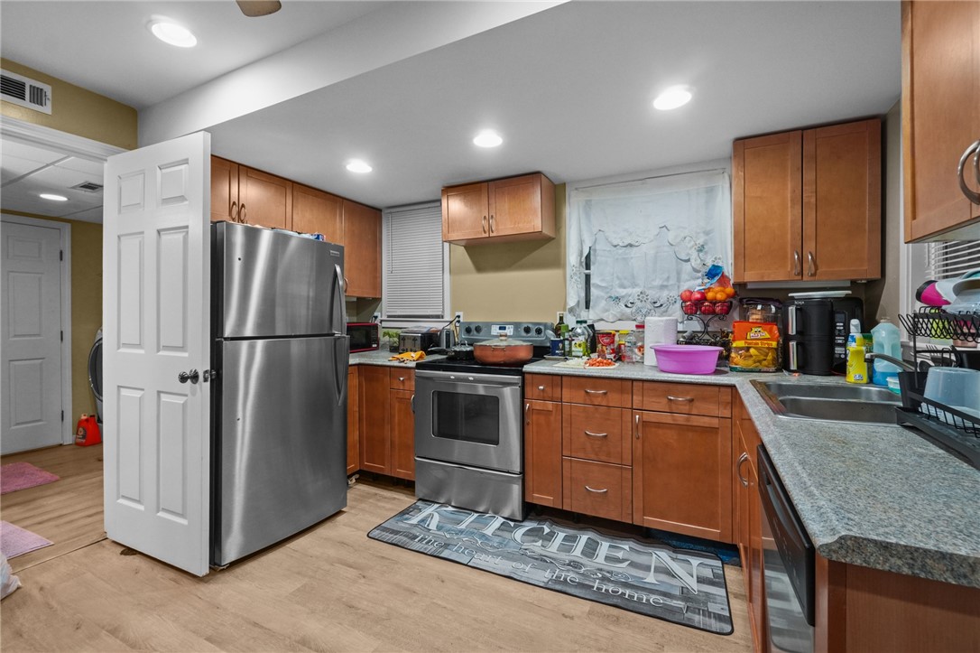 38 Pender Avenue Warwick, RI 02889 - Photo 15 of 35