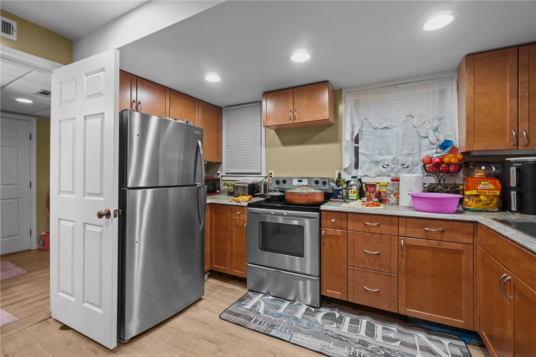 38 Pender Avenue Warwick, RI 02889 - Photo 16 of 35