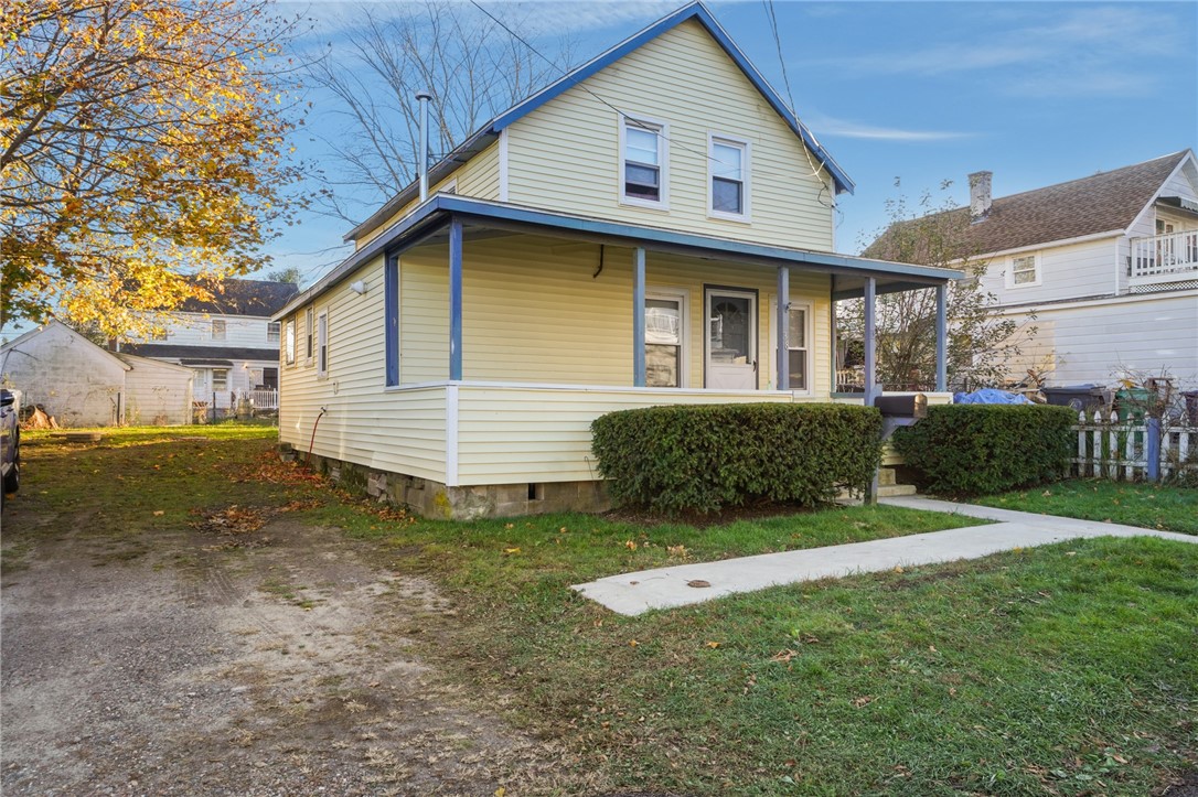 38 Pender Avenue Warwick, RI 02889 - Photo 5 of 35