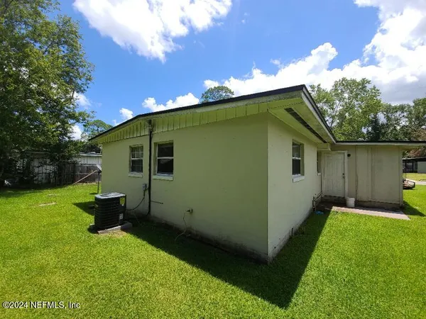 $1,495 | 6947 Clovis Road, Jacksonville, FL 32205