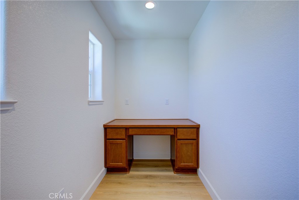 5046 Palisade Avenue Merced, CA 95348 - Photo 19 of 43 Tech Desk