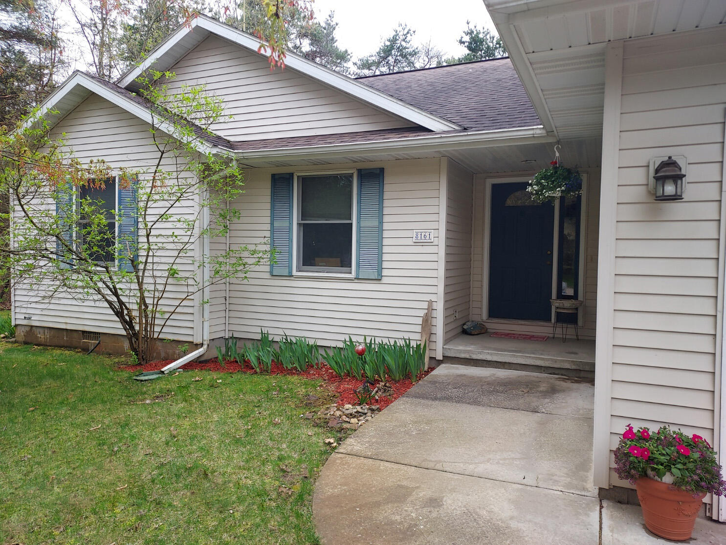 8161 Red Fox Road Canadian Lakes, MI 49346 - Photo 23 of 29 23 Porch