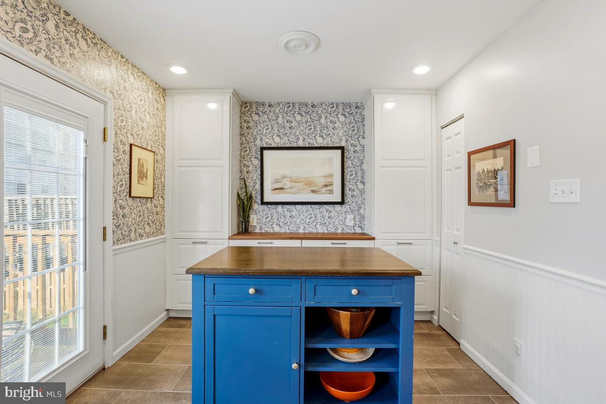 5712 Richardson Mews Square Halethorpe, MD 21227 - Photo 12 of 29 a room with pool table and window