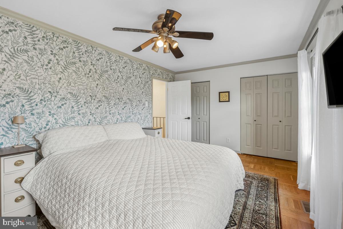 5712 Richardson Mews Square Halethorpe, MD 21227 - Photo 21 of 29 a bedroom with a bed and a chandelier