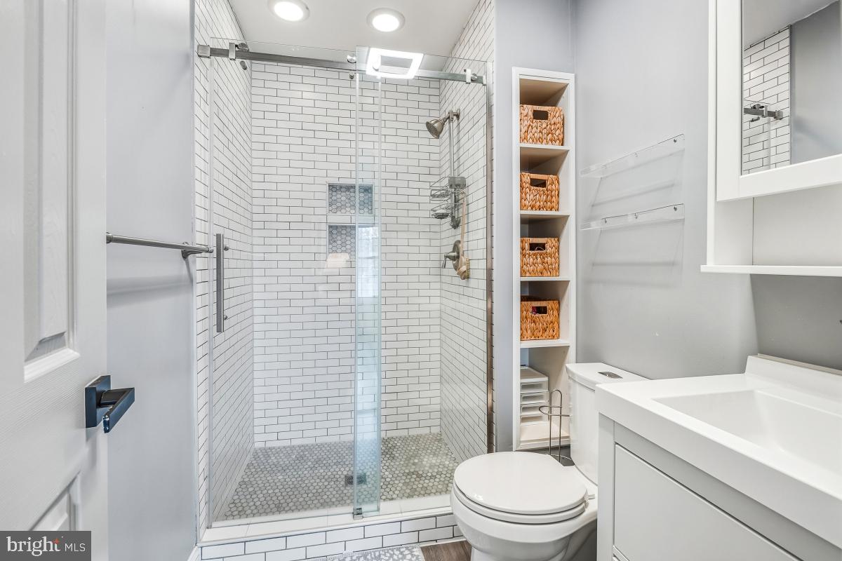5712 Richardson Mews Square Halethorpe, MD 21227 - Photo 23 of 29 a bathroom with a sink a toilet and shower