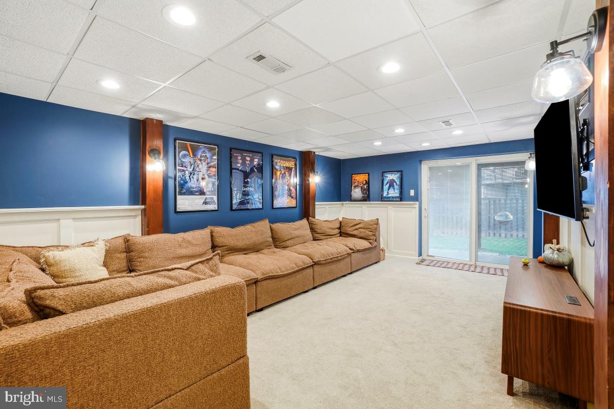 5712 Richardson Mews Square Halethorpe, MD 21227 - Photo 26 of 29 a living room with furniture flat screen tv and a lamp