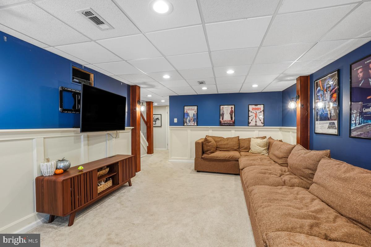 5712 Richardson Mews Square Halethorpe, MD 21227 - Photo 27 of 29 a living room with furniture and a flat screen tv
