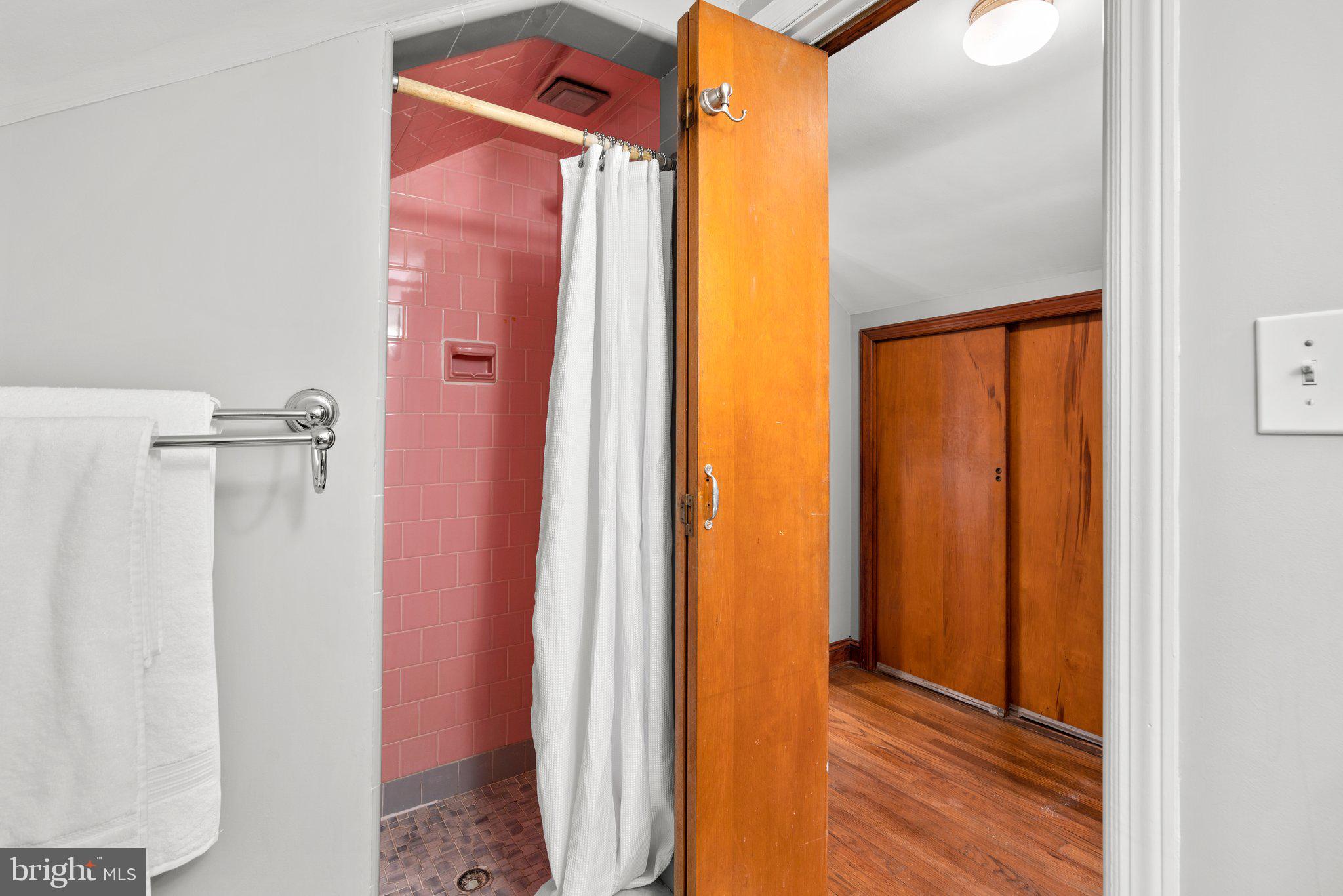 4629 Briarclift Road Baltimore, MD 21229 - Photo 34 of 65 Upper level; full bathroom.