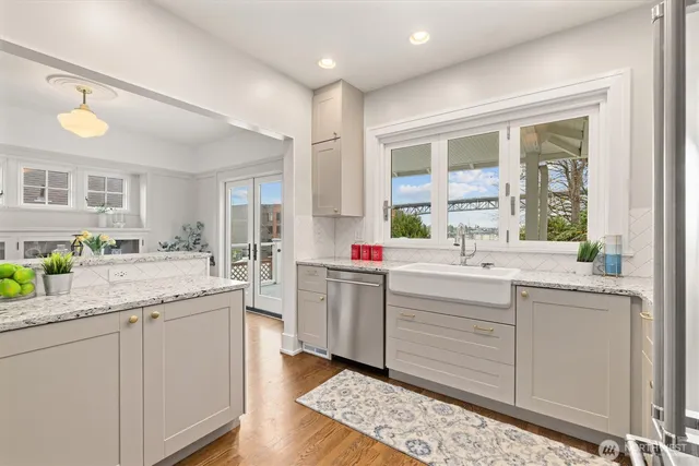 $1,100,000 | 2912 3rd Avenue North, Seattle, WA 98109