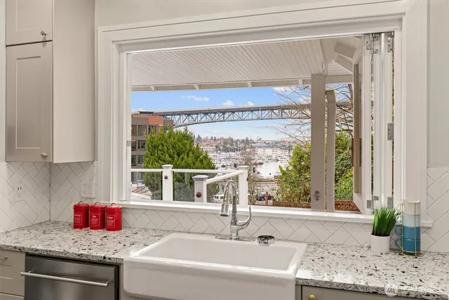 $1,100,000 | 2912 3rd Avenue North, Seattle, WA 98109