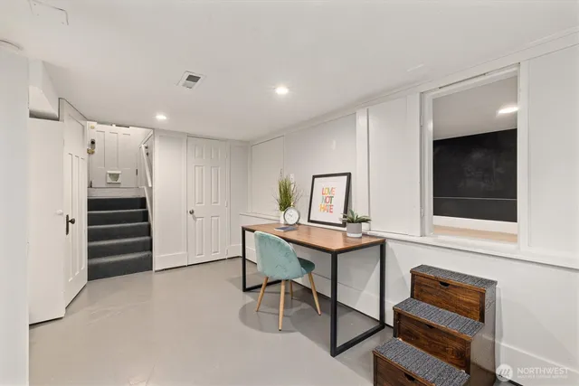 $1,100,000 | 2912 3rd Avenue North, Seattle, WA 98109