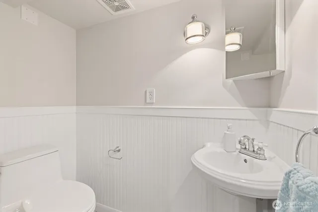 $1,100,000 | 2912 3rd Avenue North, Seattle, WA 98109