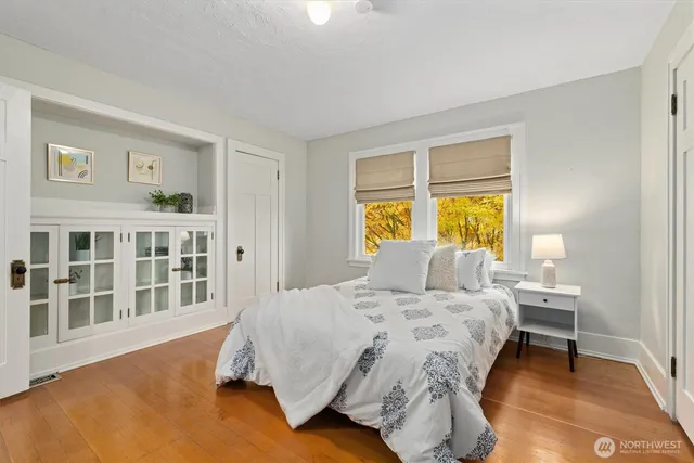 $1,100,000 | 2912 3rd Avenue North, Seattle, WA 98109