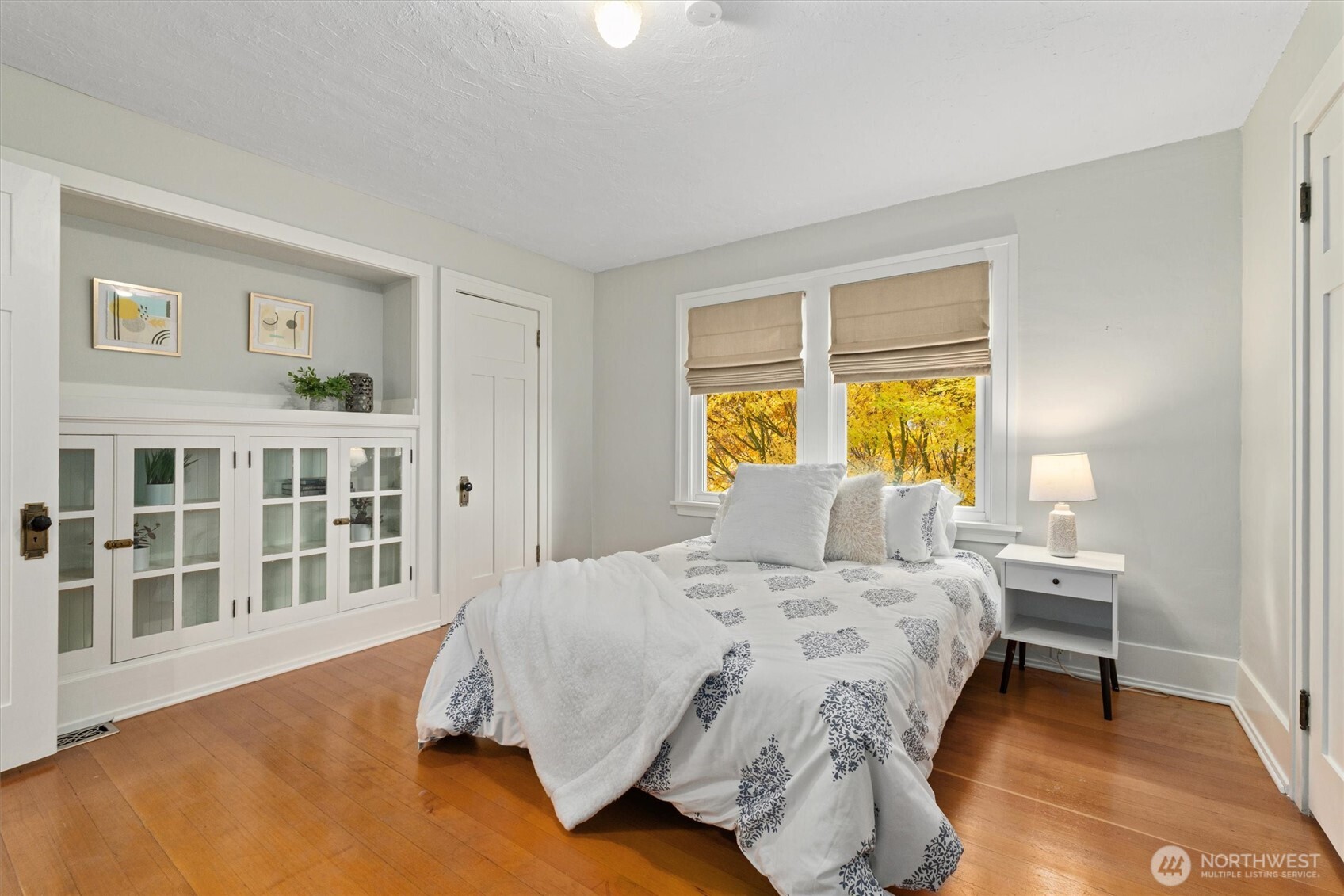 2912 3rd Avenue North Seattle, WA 98109 - Photo 23 of 37 a bedroom with a bed and a window