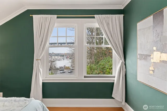 $1,100,000 | 2912 3rd Avenue North, Seattle, WA 98109