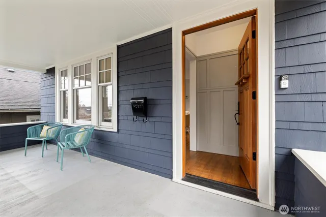 $1,100,000 | 2912 3rd Avenue North, Seattle, WA 98109