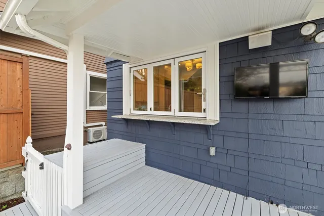 $1,100,000 | 2912 3rd Avenue North, Seattle, WA 98109