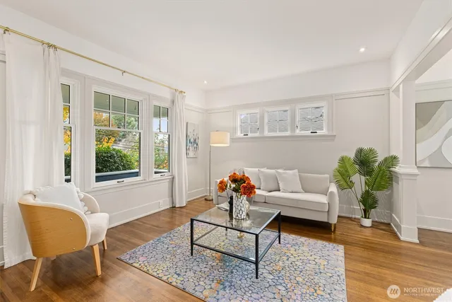 $1,100,000 | 2912 3rd Avenue North, Seattle, WA 98109