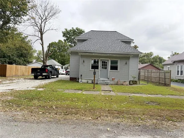 $89,900 | 515 South Cedar Street, Nokomis, IL 62075