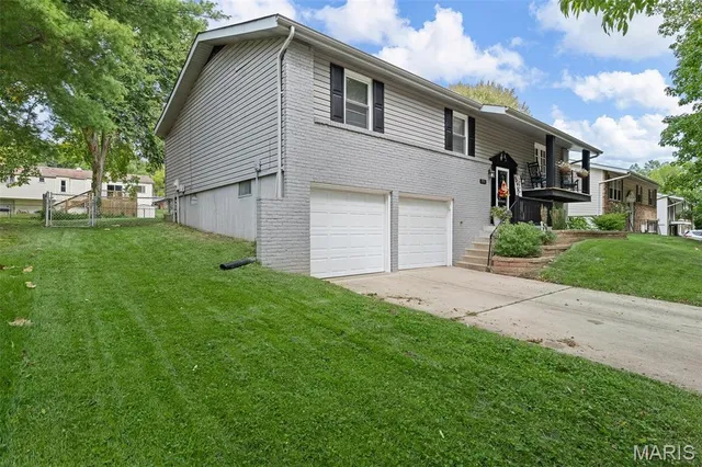 $2,600 | 751 Winding Path Lane, Manchester, MO 63021