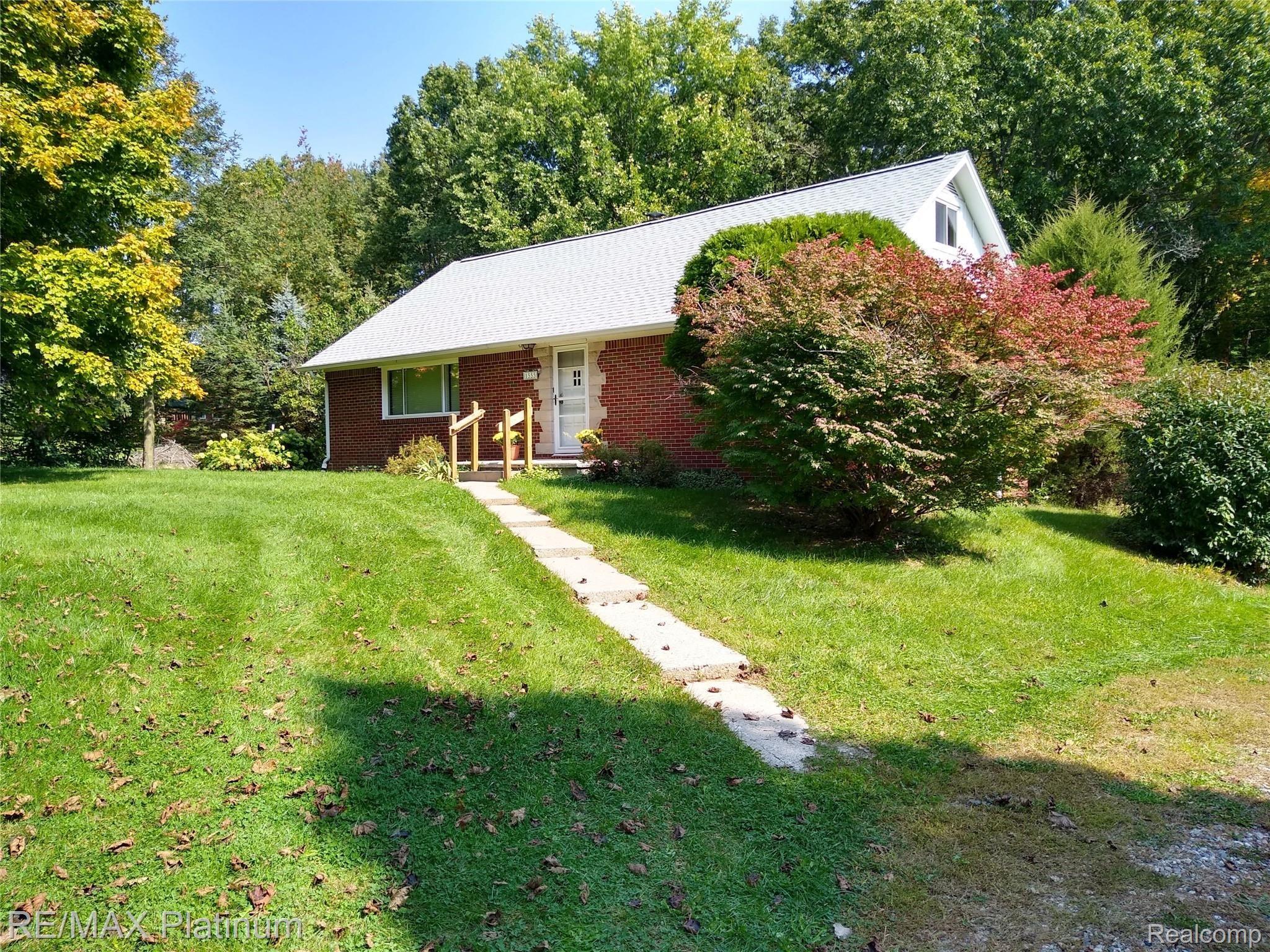 1555 Chilson Road Howell, MI 48843 - Photo 4 of 47 Front of home...southwest view