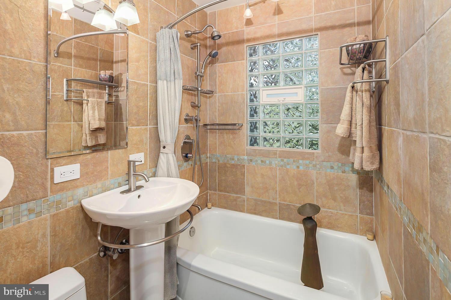 807 Rowen Road Silver Spring, MD 20910 - Photo 17 of 30 Bath