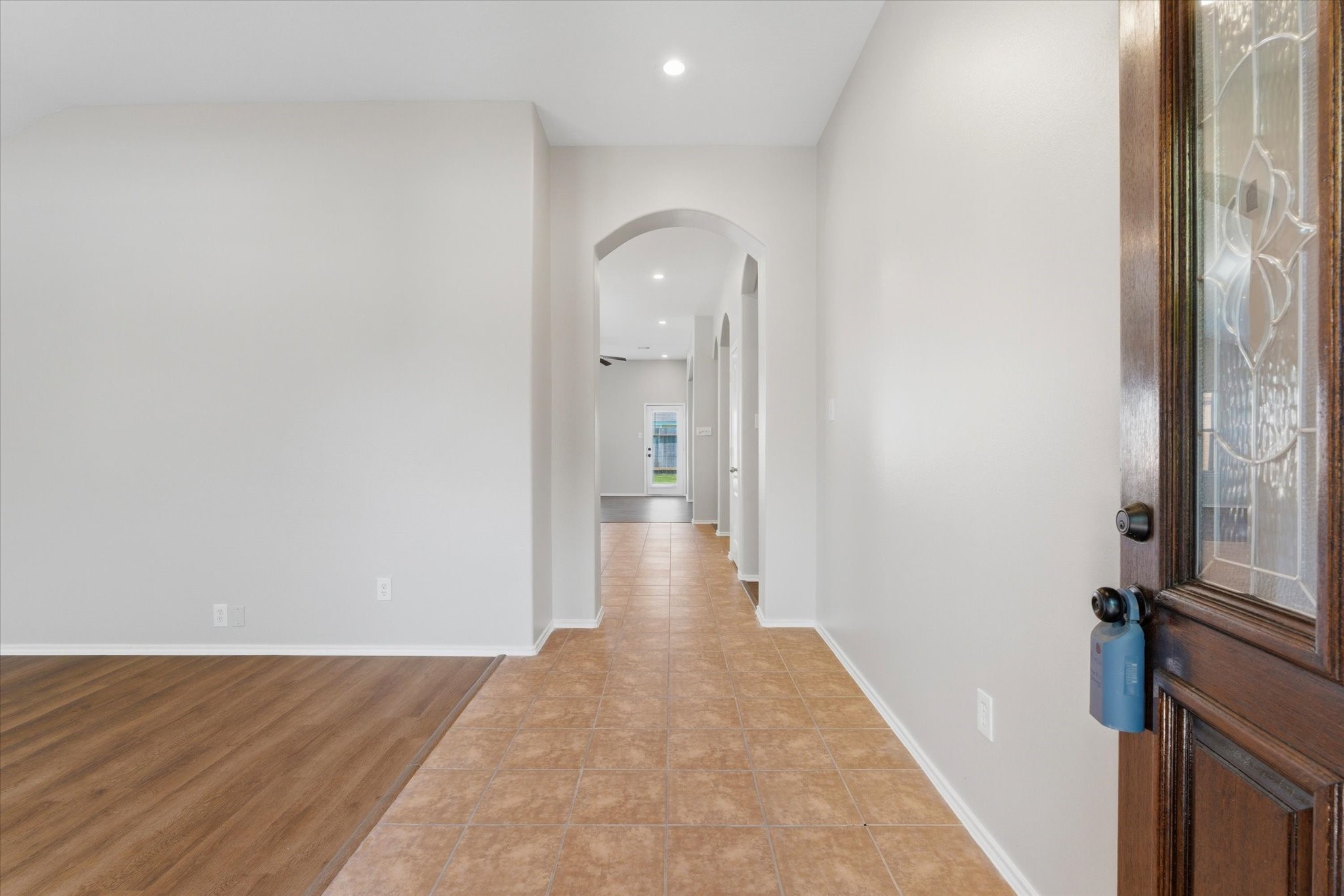 4506 Prince Street Baytown, TX 77521 - Photo 2 of 26 Entry/Foyer