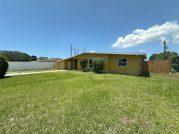 $1,995 | 3335 Dudley Street, Sarasota, FL 34235