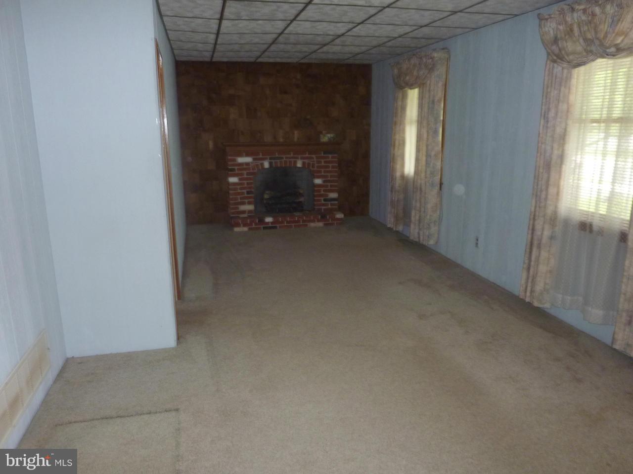 8201 Northview Road Baltimore, MD 21222 - Photo 3 of 12 Living Room
