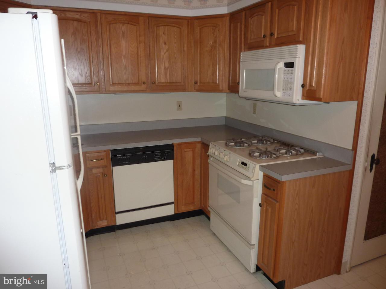 8201 Northview Road Baltimore, MD 21222 - Photo 4 of 12 Kitchen