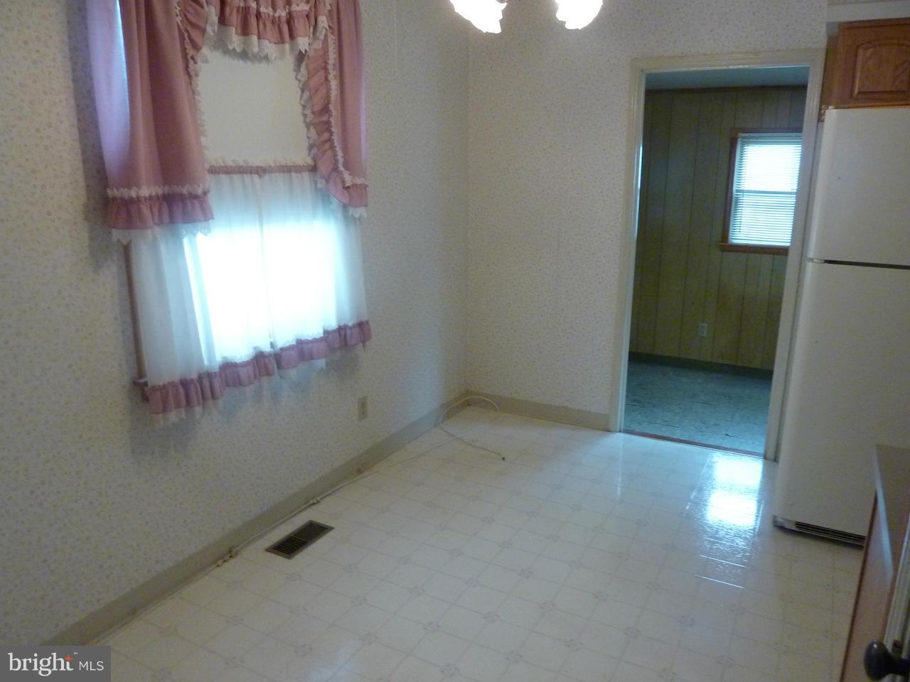 8201 Northview Road Baltimore, MD 21222 - Photo 5 of 12 Kitchen