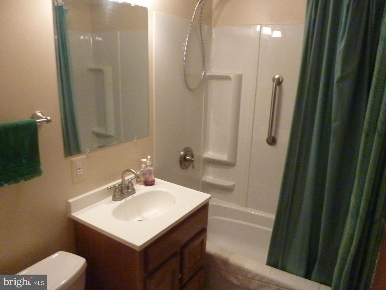 8201 Northview Road Baltimore, MD 21222 - Photo 7 of 12 Bath