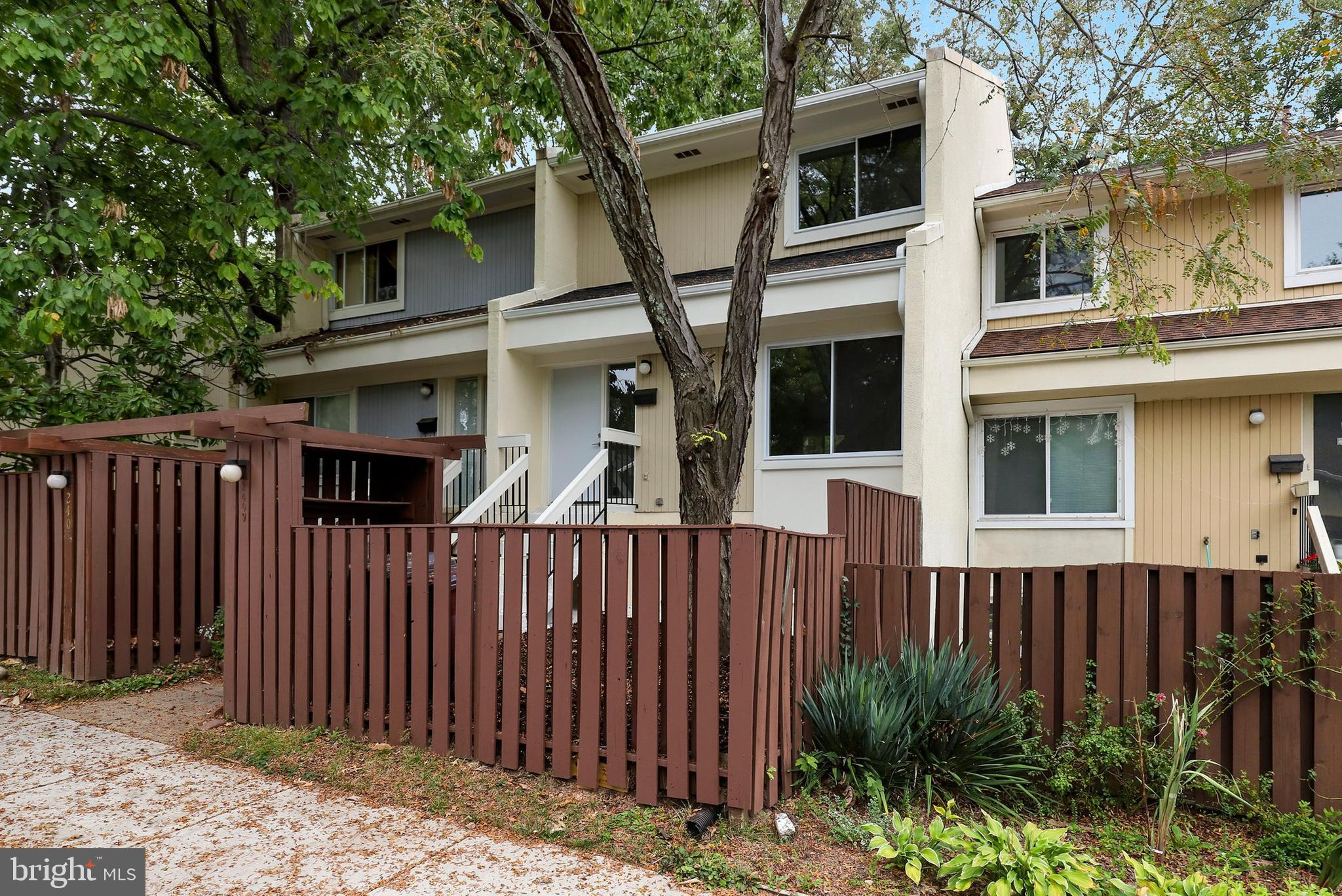 2409 Southgate Square Reston, VA 20191 - Photo 1 of 40