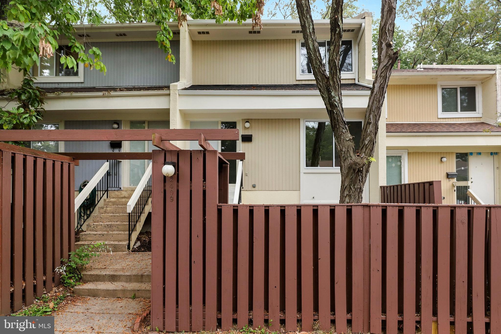 2409 Southgate Square Reston, VA 20191 - Photo 2 of 40