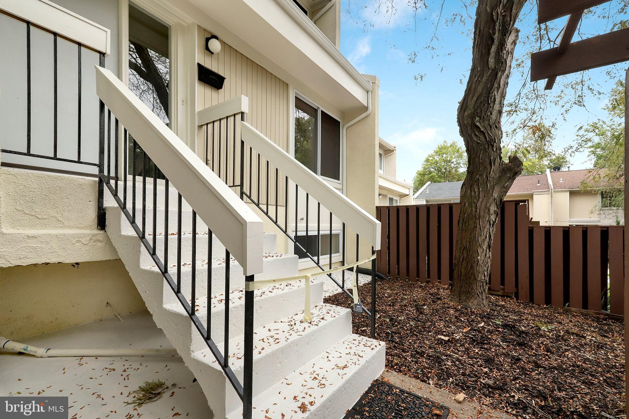 2409 Southgate Square Reston, VA 20191 - Photo 3 of 40