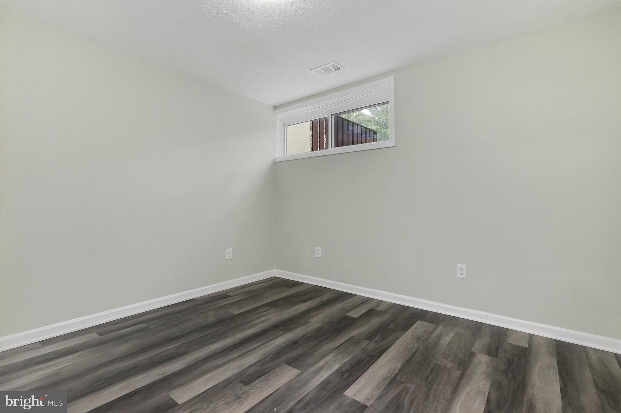 2409 Southgate Square Reston, VA 20191 - Photo 32 of 40