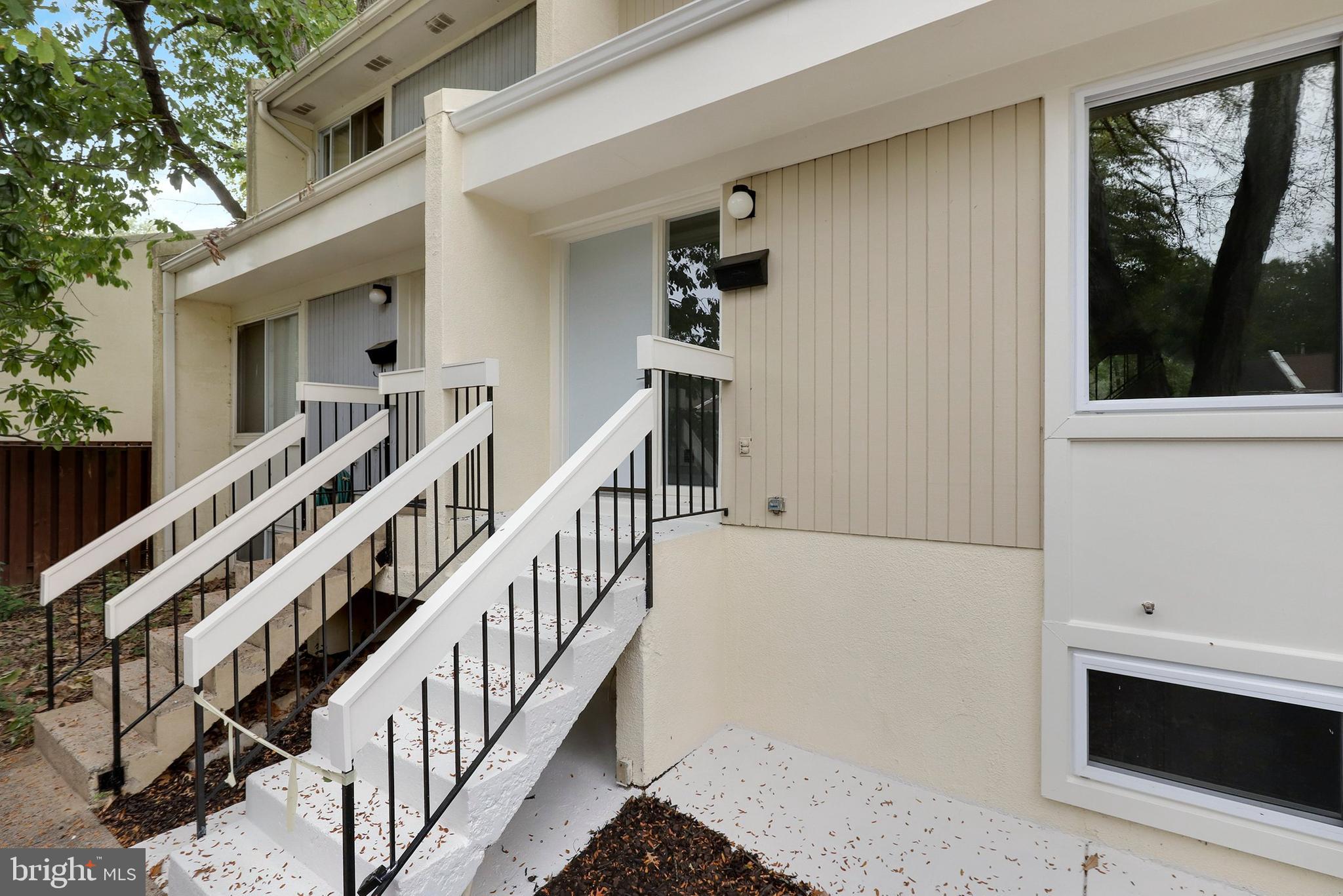 2409 Southgate Square Reston, VA 20191 - Photo 5 of 40