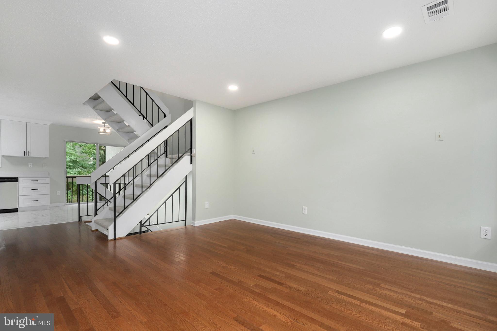 2409 Southgate Square Reston, VA 20191 - Photo 8 of 40